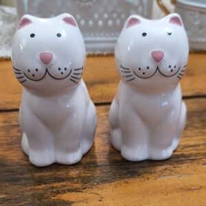 Vintage Ceramic Cat Salt and Pepper Shakers Cottagecore Grandmacore